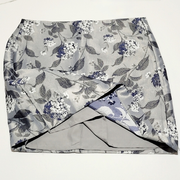 NWT Loft Silky Silvery Floral A-line Mini Skirt (8P) - Picture 5 of 9